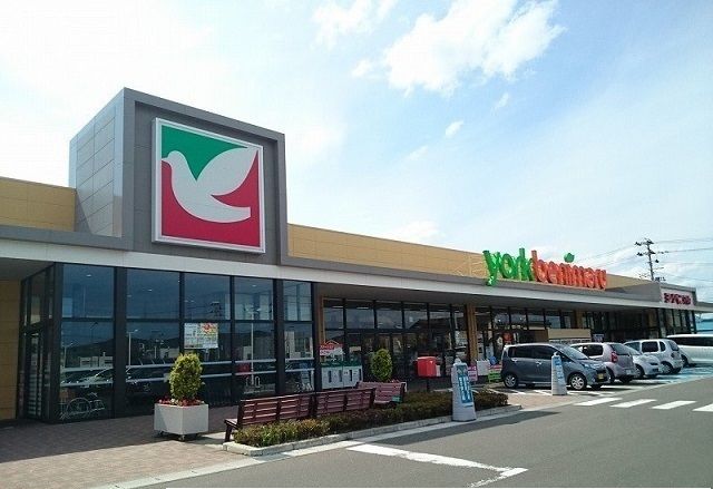 近くのヨークベニマル愛子店まで1,600m（徒歩20分）
