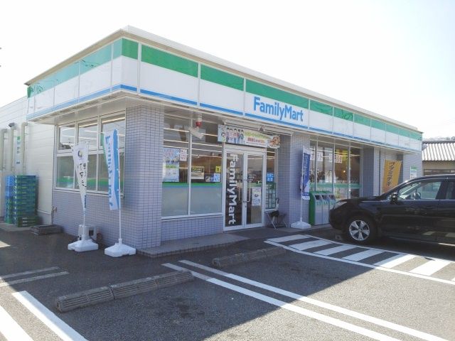 近くのファミリーマートまで350m(徒歩5分)