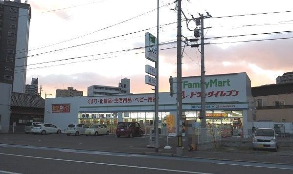 近くのコンビニまで600m（徒歩8分）