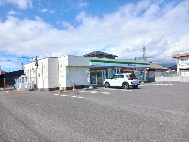 近くのファミリーマート鹿屋寿七丁目店まで900m(徒歩12分)