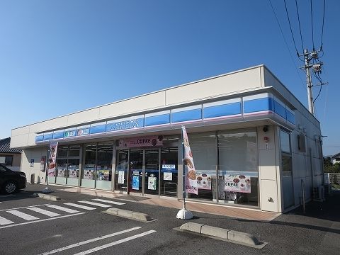 近くのローソンさんまで800m（徒歩10分）