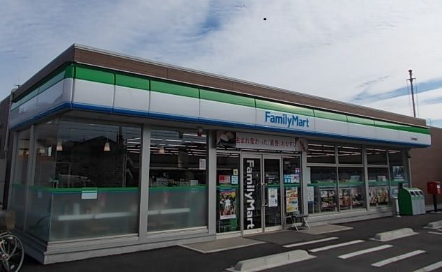 近くのファミリーマートまで750m(徒歩10分)