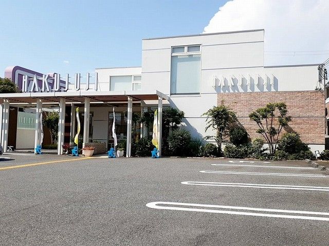 近くの白十字伊川谷店まで1,100m（徒歩14分）