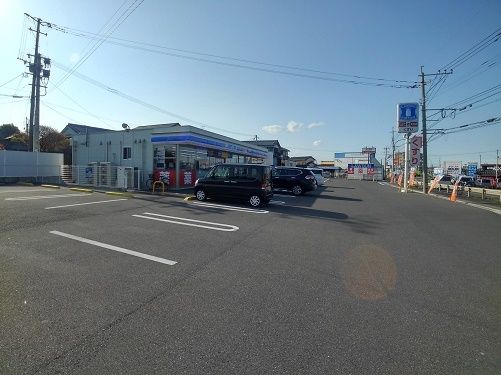 近くのローソンまで300m（徒歩4分）