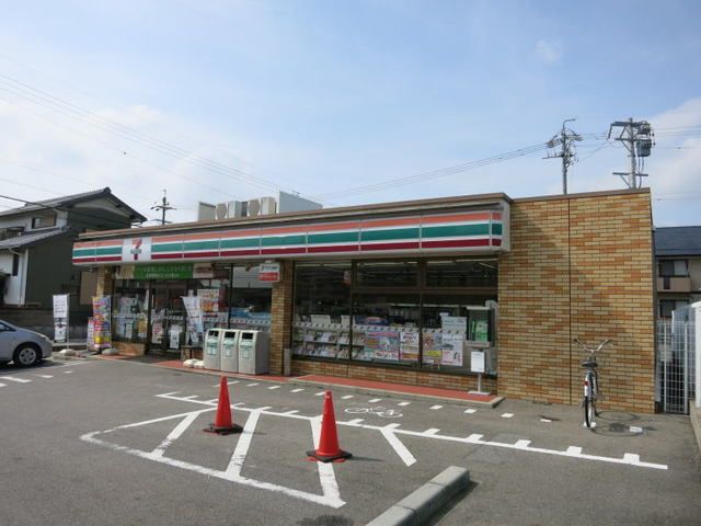 近くのセブンイレブンまで350m（徒歩5分）