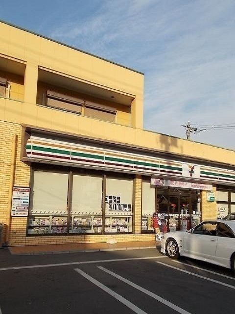 近くのコンビニまで600m（徒歩8分）