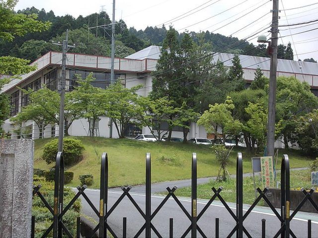 近くの三雲東小学校まで1,100m(徒歩14分)