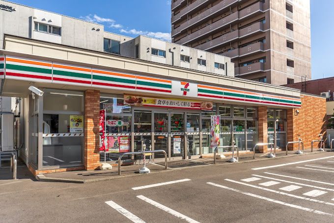 近くのコンビニまで350m（徒歩5分）