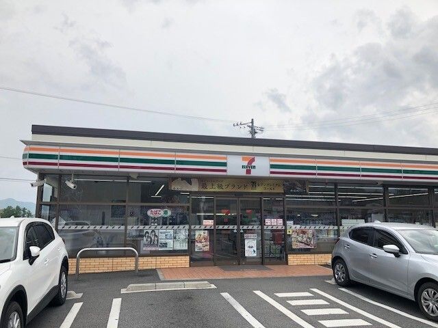 近くのセブンイレブン西軽井沢店まで2,000m（徒歩25分）