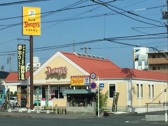 近くの飲食店まで550m（徒歩7分）