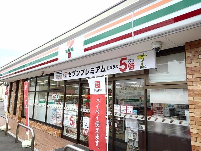 近くのセブンイレブン下の府4丁目店まで500m（徒歩7分）