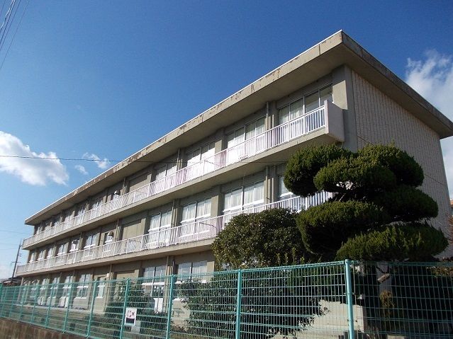 近くの駅家西小学校まで240m(徒歩3分)