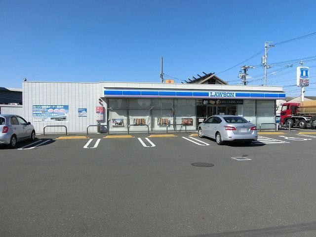 近くのコンビニまで750m（徒歩10分）