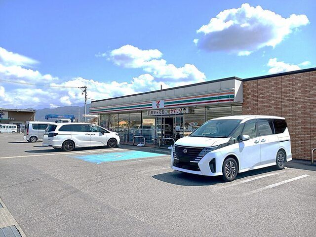 近くのセブンイレブン東国分店様まで700m（徒歩9分）