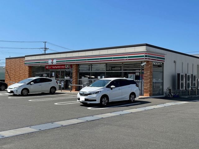 近くのコンビニまで500m（徒歩7分）