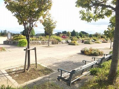 近くの歌の森運動公園まで750m（徒歩10分）