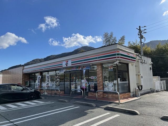 近くのセブンイレブンまで2,200m（徒歩28分）