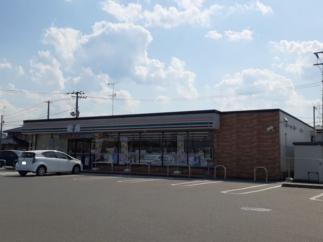 近くのコンビニまで1,100m（徒歩14分）