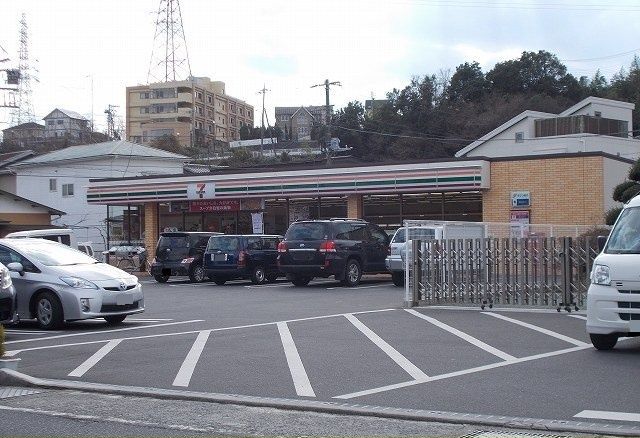 近くのセブンイレブン多古店まで1,000m(徒歩13分)