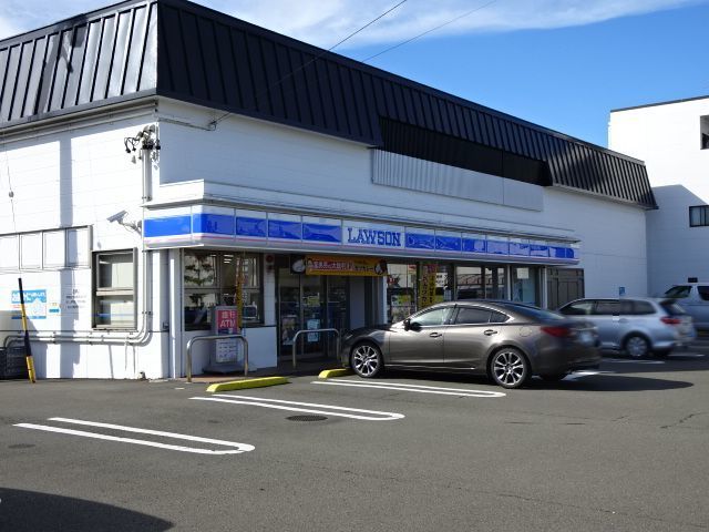 近くのローソン登呂田店まで550m(徒歩7分)