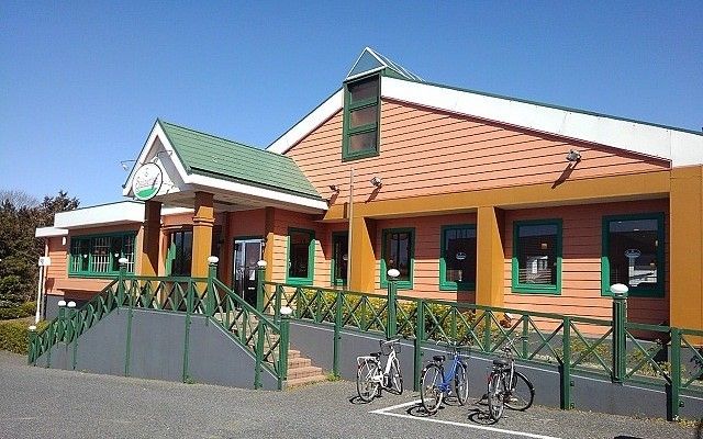 近くのサイゼリヤまで350m（徒歩5分）