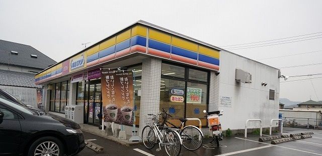 近くのミニストップさんまで550m（徒歩7分）