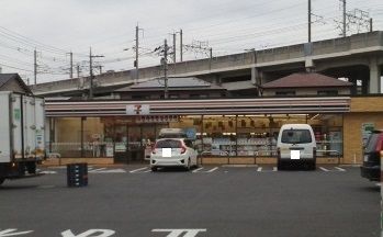 近くのセブンイレブンまで300m（徒歩4分）