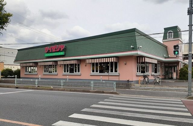 近くのサイゼリヤ　埼大前店まで240m（徒歩3分）