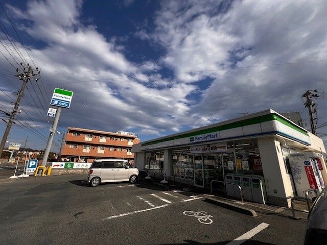 近くのファミリーマート相馬沖の内店まで280m（徒歩4分）
