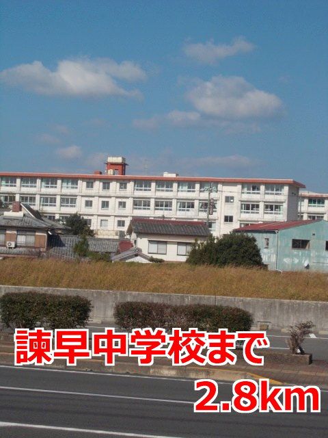 近くの諫早中学校まで2,800m（徒歩35分）