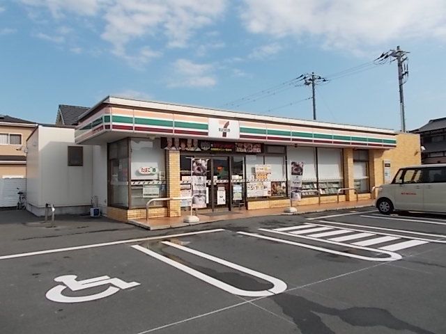 近くのセブンイレブン　松岡南店まで350m（徒歩5分）