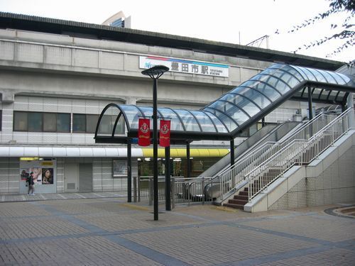 近くの名鉄豊田市駅まで7,100m（徒歩89分）