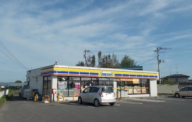 近くのミニストップ中田町石森店まで350m（徒歩5分）