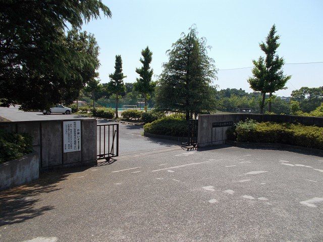 近くの市立姉崎東中学校まで850m(徒歩11分)