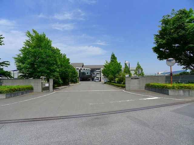 近くのぐんま国際アカデミー高等部まで400m（徒歩5分）