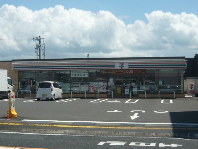 近くのセブンイレブン鹿屋寿五丁目店まで800m（徒歩10分）