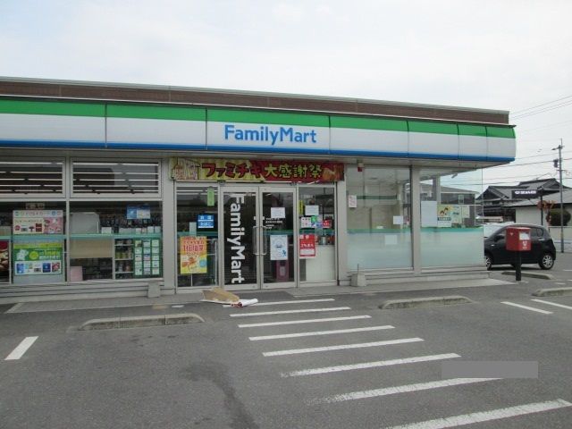 近くのコンビニまで450m（徒歩6分）