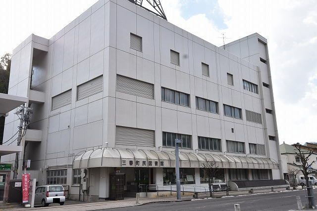 近くの図書館まで1,000m（徒歩13分）
