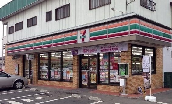 近くのセブンイレブン福島福商前店まで210m（徒歩3分）
