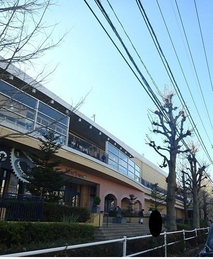 近くのモリタウンまで2,200m(徒歩28分)