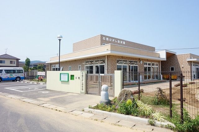 近くの幼稚園・保育園まで450m（徒歩6分）