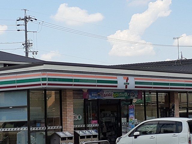 近くのセブンイレブンまで170m（徒歩3分）