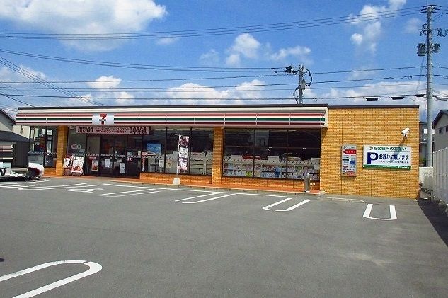 近くのコンビニまで420m（徒歩6分）