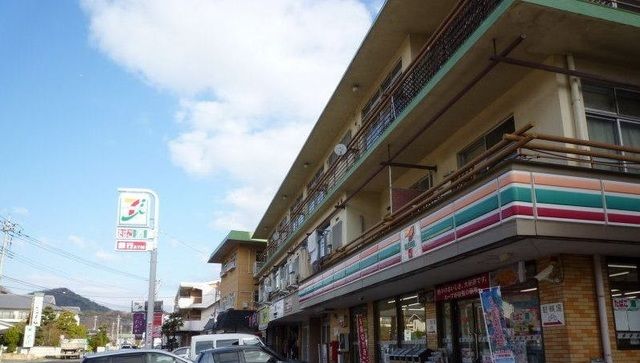 近くのコンビニまで170m（徒歩3分）