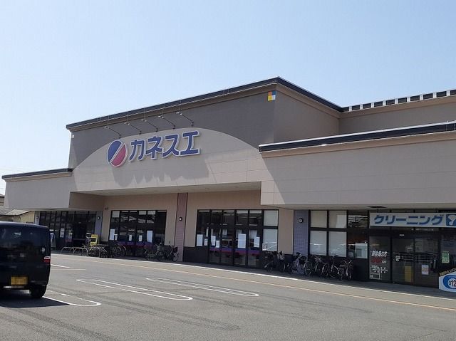 近くのカネスエ正木店まで800m（徒歩10分）