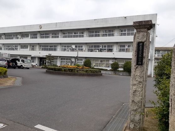 近くの羽島市立正木小学校まで900m（徒歩12分）