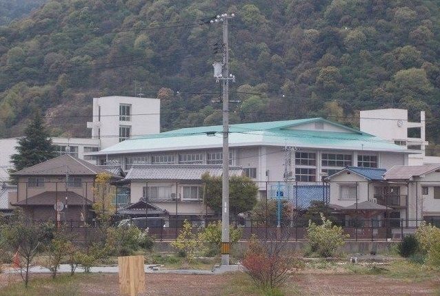 近くの大野西小学校まで550m(徒歩7分)