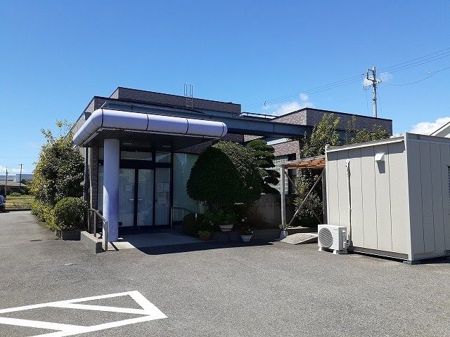 近くの作塚杉浦クリニックまで140m（徒歩2分）