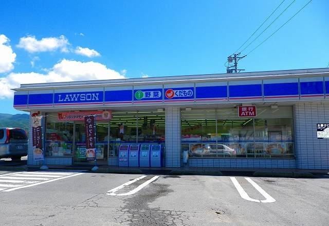 近くのコンビニまで600m（徒歩8分）