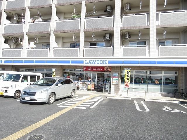 近くのローソンまで400m（徒歩5分）